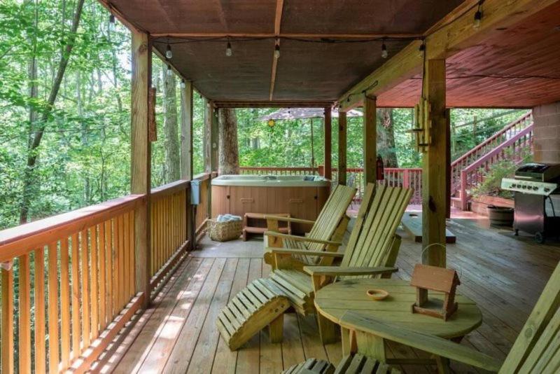 Mountain Spirit Cabin - Fireplace And Hot Tub Villa Блу Ридж Стая снимка